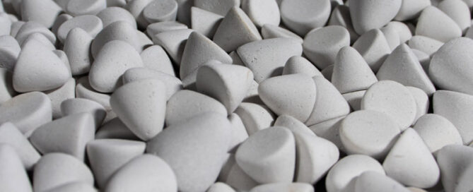 Smooth ceramic media