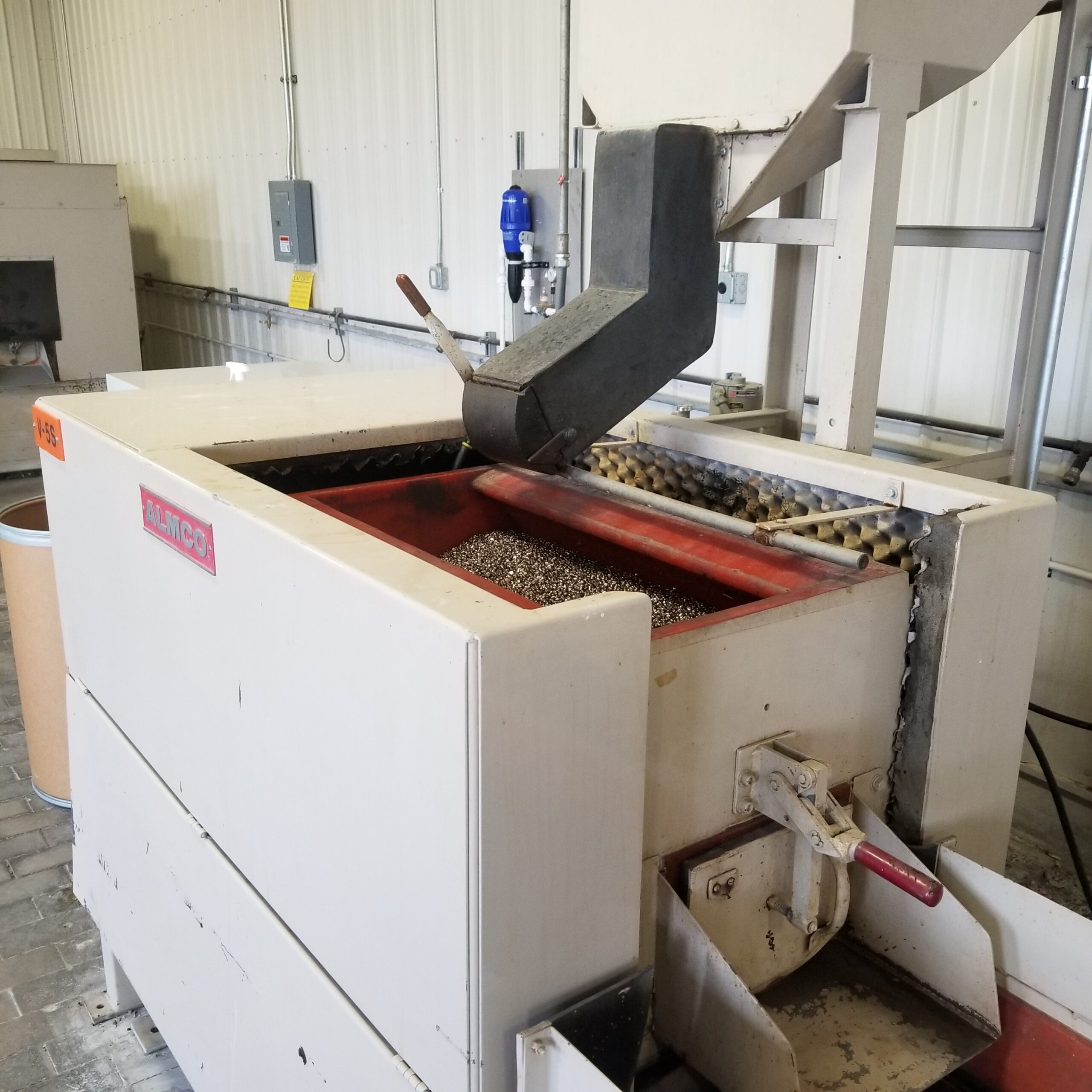 A vibratory tub for sale from ALMCO, Inc.